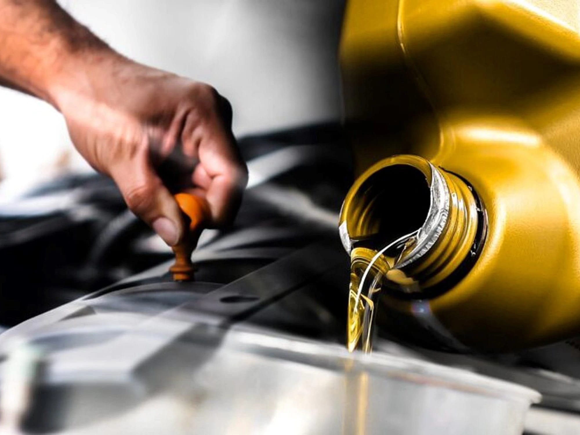 ¿Cada cuánto conviene cambiar el aceite del auto?